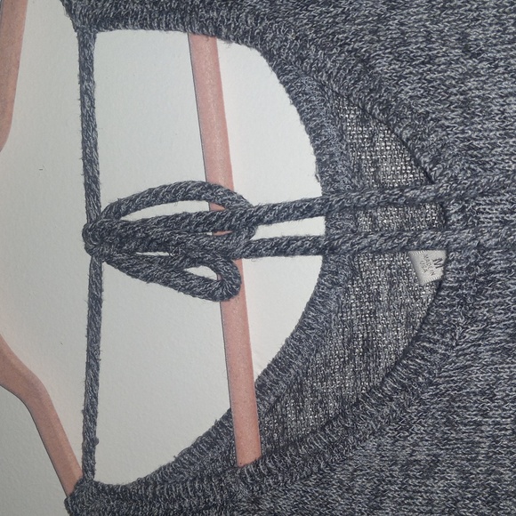 Charming Charlie NWOT Gray Long Sleeve with side by side floral design - Picture 4 of 4